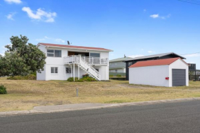 Kiwi Beach Bach - Waihi Beach Holiday Home